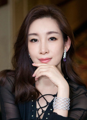 美女没穿内裤