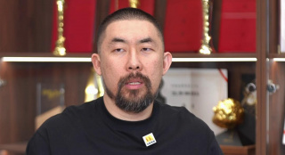 三个男人换着躁好爽